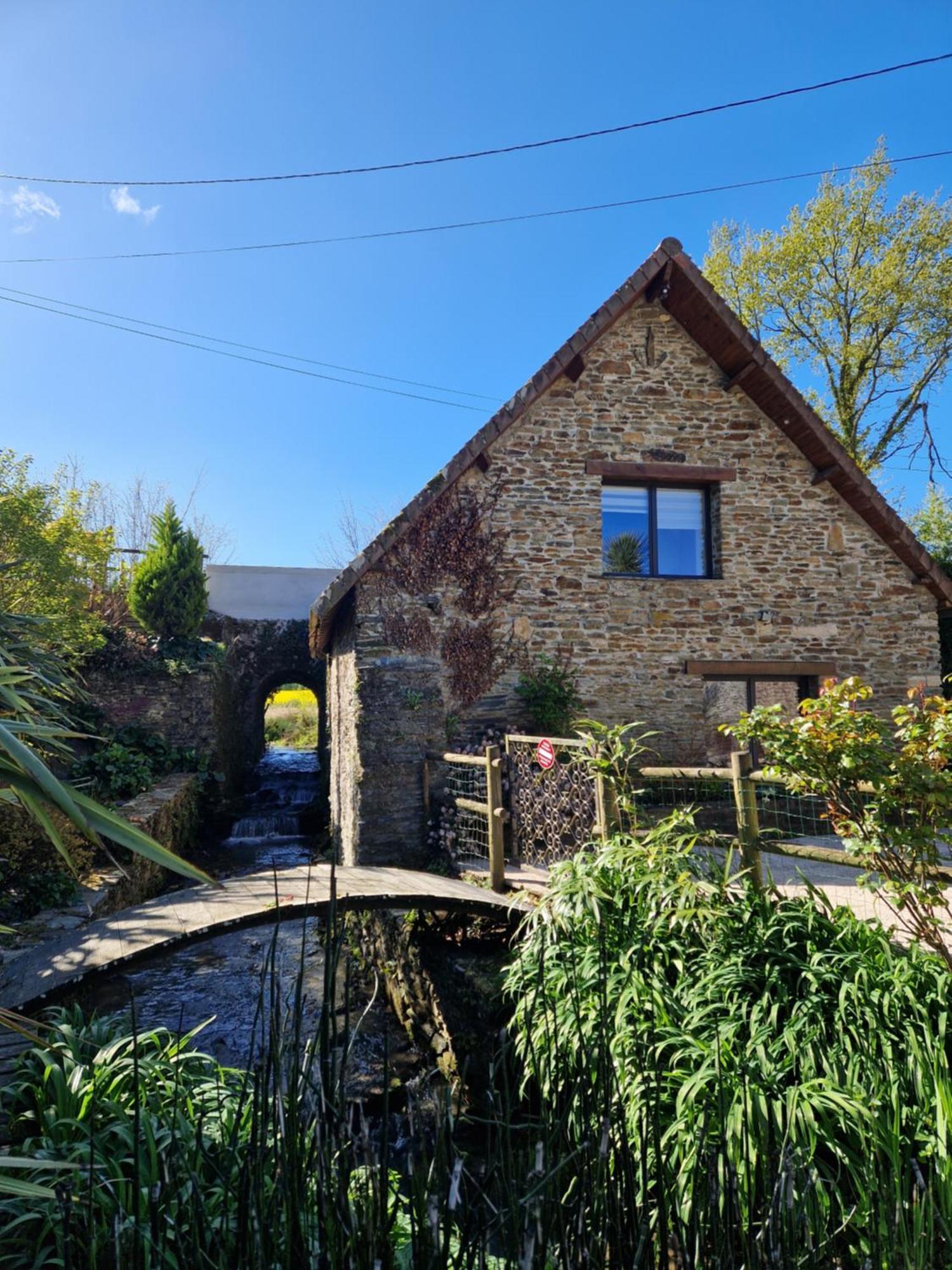 Ancien Moulin Pres D'Un Ruisseau Villa Sallen Exteriör bild